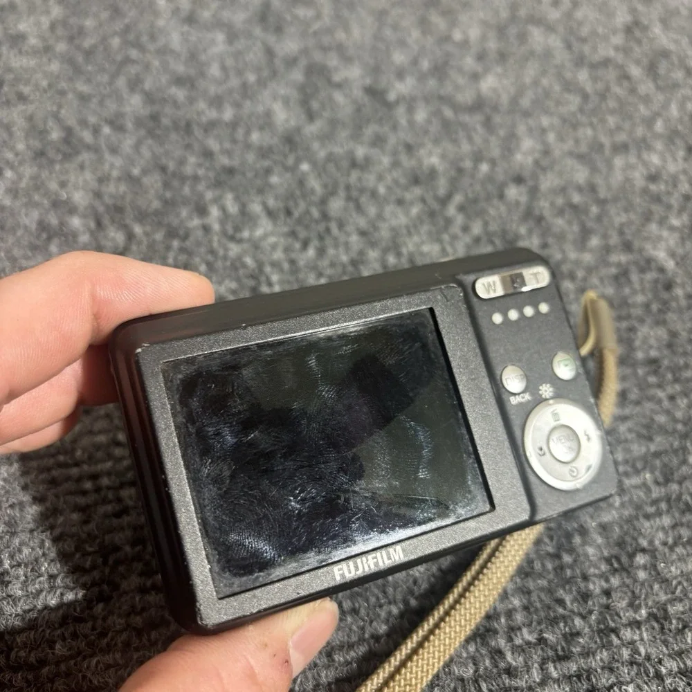 Fujifilm Finepix J10 PARTS ONLY *Screen Damage* Read Description